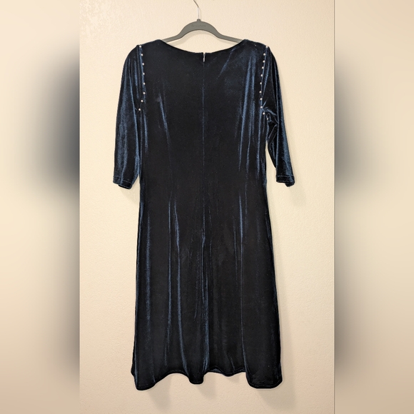 Sarah Luton Elegant Velvet Dress in Deep Teal - Picture 6 of 7